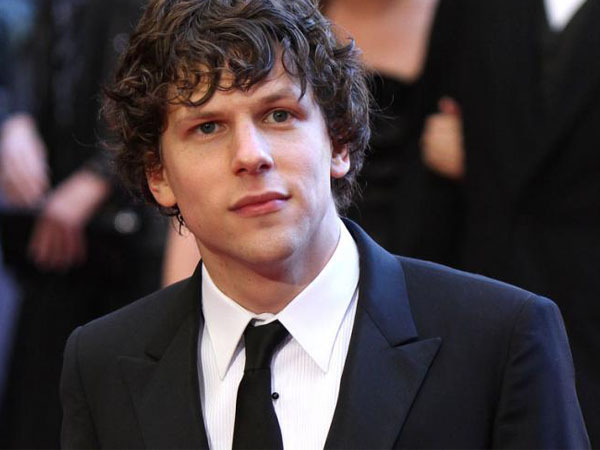 Wah, Jesse Eisenberg Bocorkan Karakter Jahat Lex Luthor di ‘Batman v Superman’!